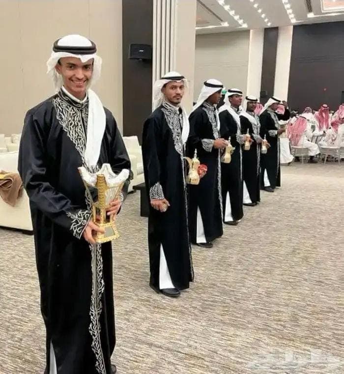 صبابين قهوة لحفلات الزفاف يقدمون ضيافة قهوة عربية فاخرة